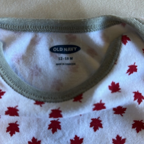 Old Navy - Red Star Bodysuit and Blue Jeans Set - Picture 3 of 6